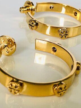 Auth NEW Tory Burch GOLD Milgrain Logo Hoop Earring w/ Tag & Dust Bag Rtl $210+